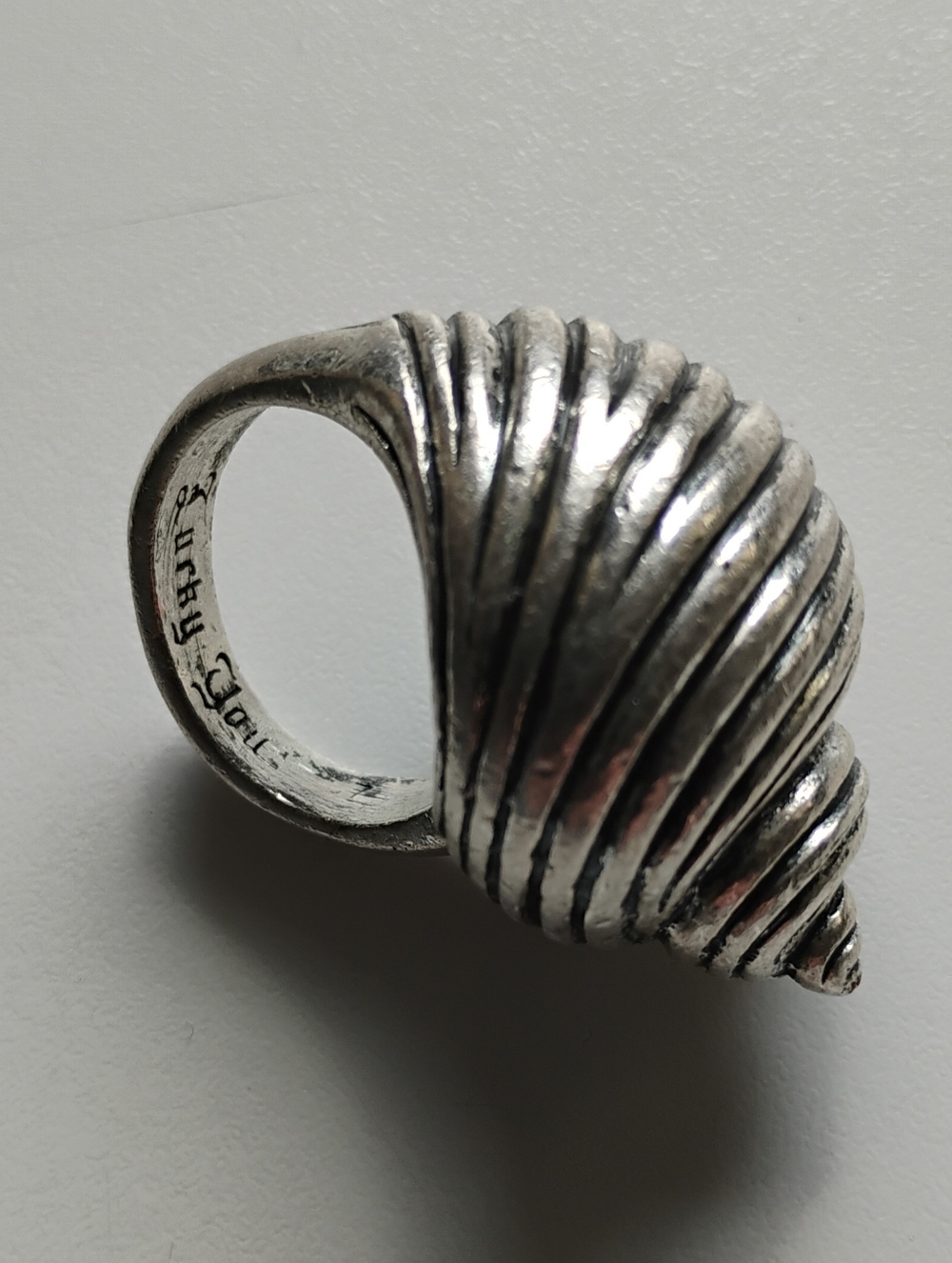 Very Large vintage "Lucky you" shell ring in steel